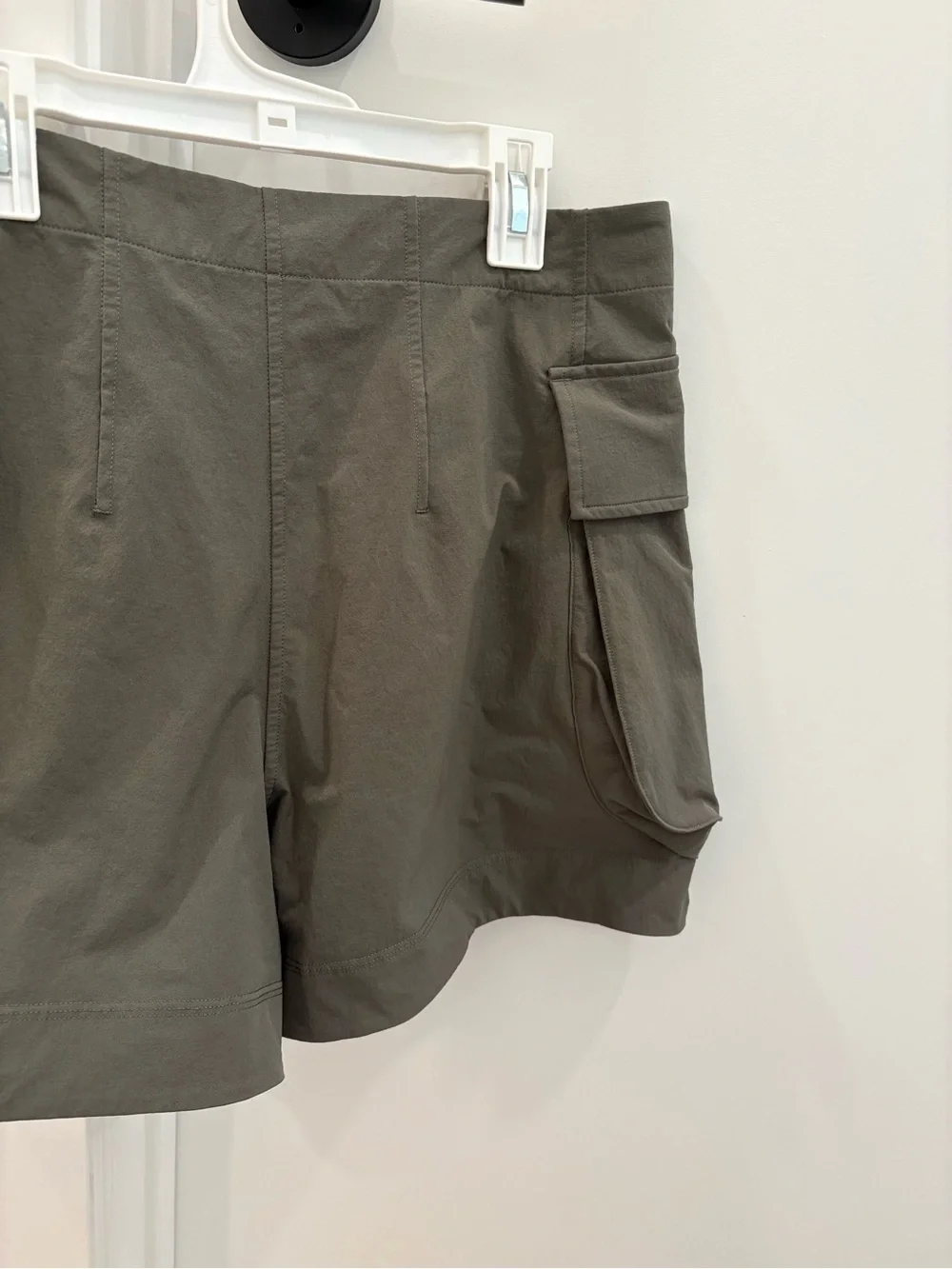 Lululemon Relaxed-Fit Super-High-Rise Cargo short